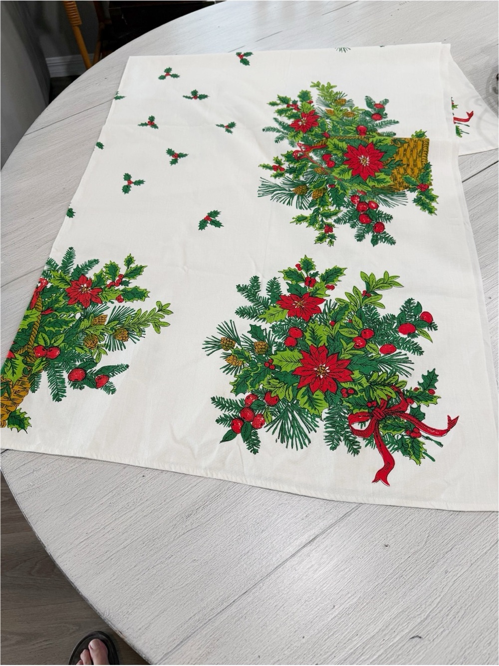Vintage FALLANI & COHN Christmas Tablecloth Wreath Bows Bells THE RYANS 50”X50”